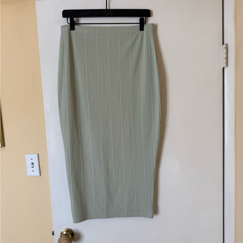 PRETTYLITTLETHING skirt - size 14 - EUC